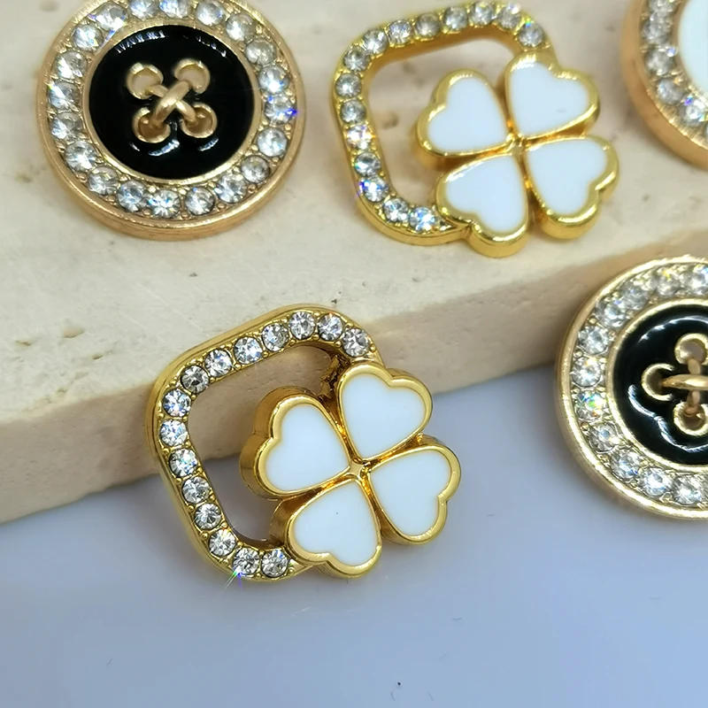 Description Picture 3 of item17.5/20/23MM Wholesale Fashion Rhinestone Buttons Of Clothing High Quality Luxury Heart Decor Button For Women Needlework Sewing