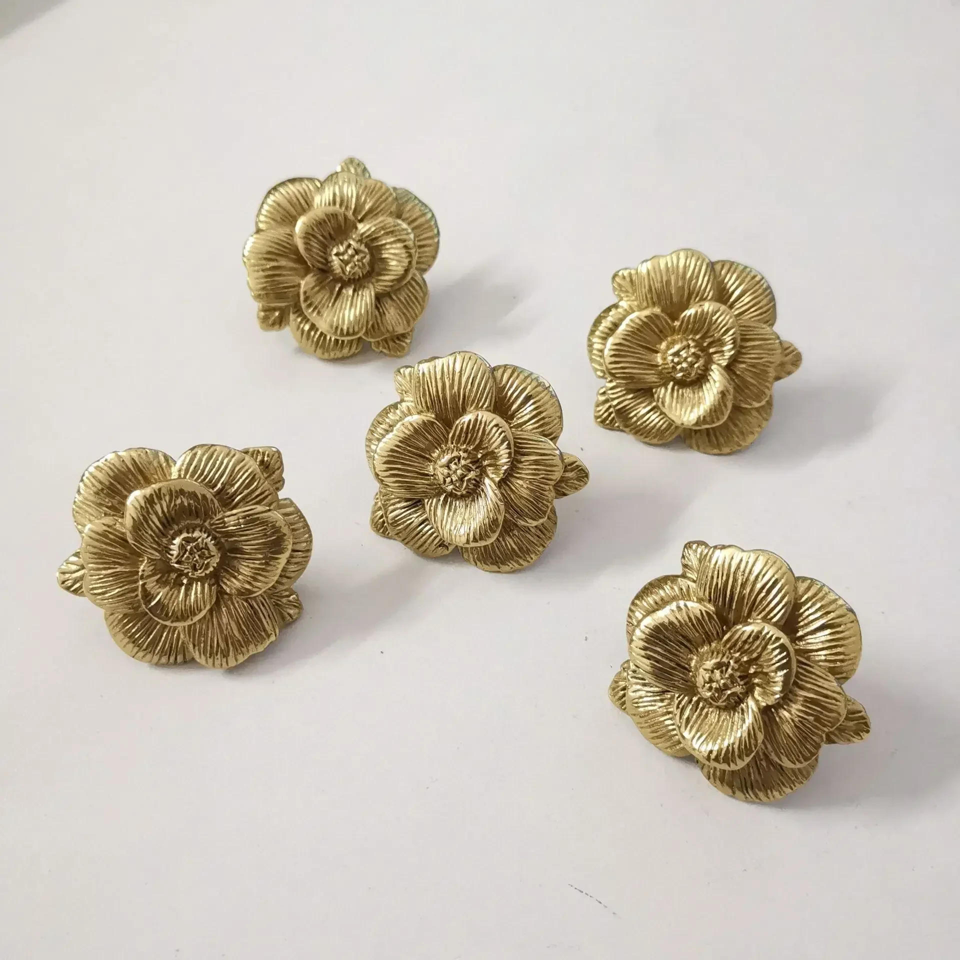 Description Picture 4 of itemRetro Brass Rose Flower Drawer Cabinet Door Handle Wardrobe Tea Caddy Jewelry Box Knob Decor Pulls Furniture Handle Hardware