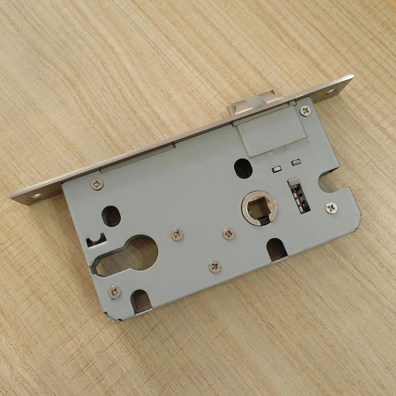 Description Picture 5 of item5845 Silent  Set Split Lock Handle Office Door Lock with 4558 Lock Body Indoor Door