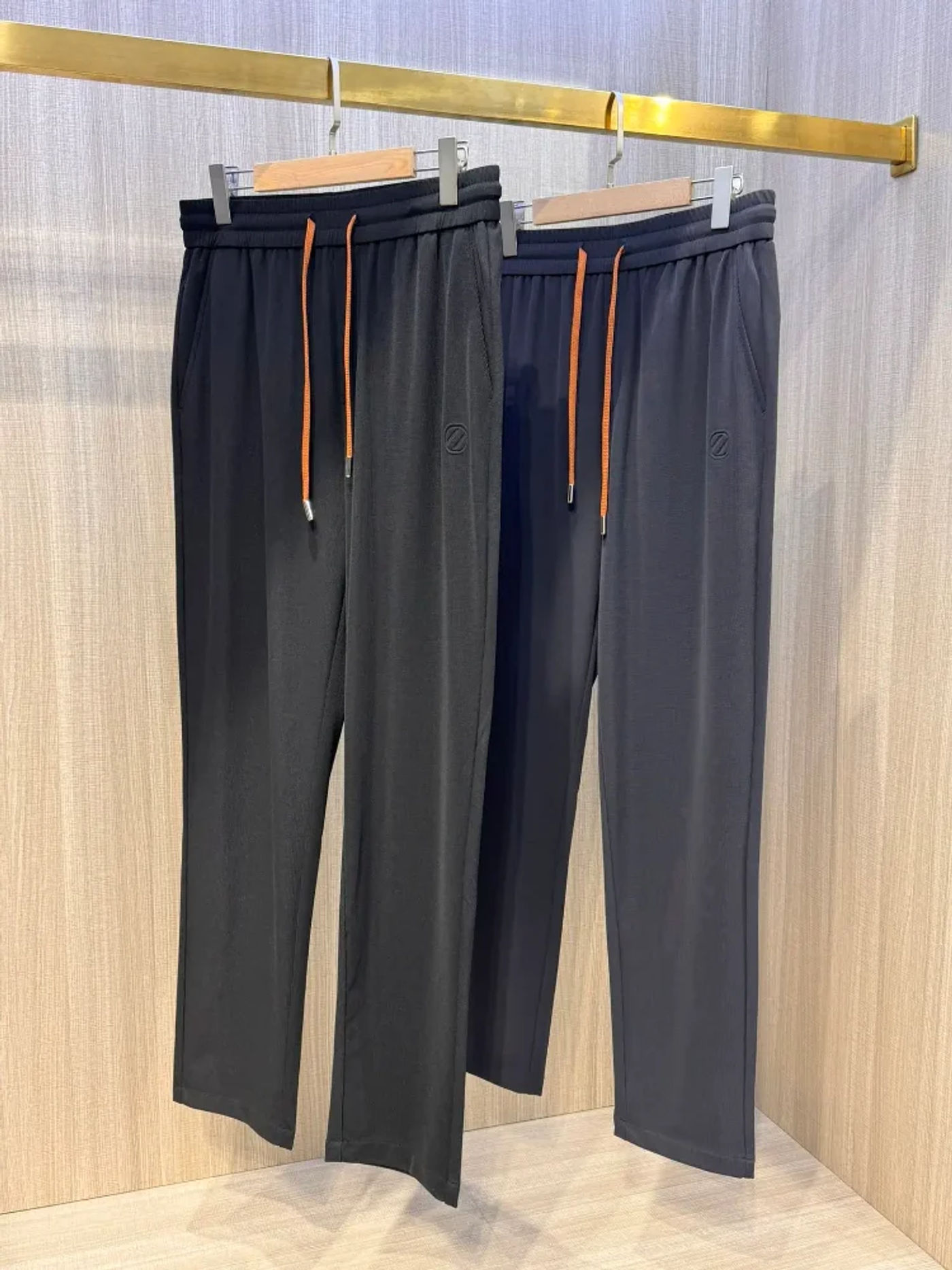 Description Picture 3 of itemTop Quality Luxury Embroidery Sweatpants Casual Trousers for Men Pants Streetwear Pant Techwear Tracksuits Men's Clothing