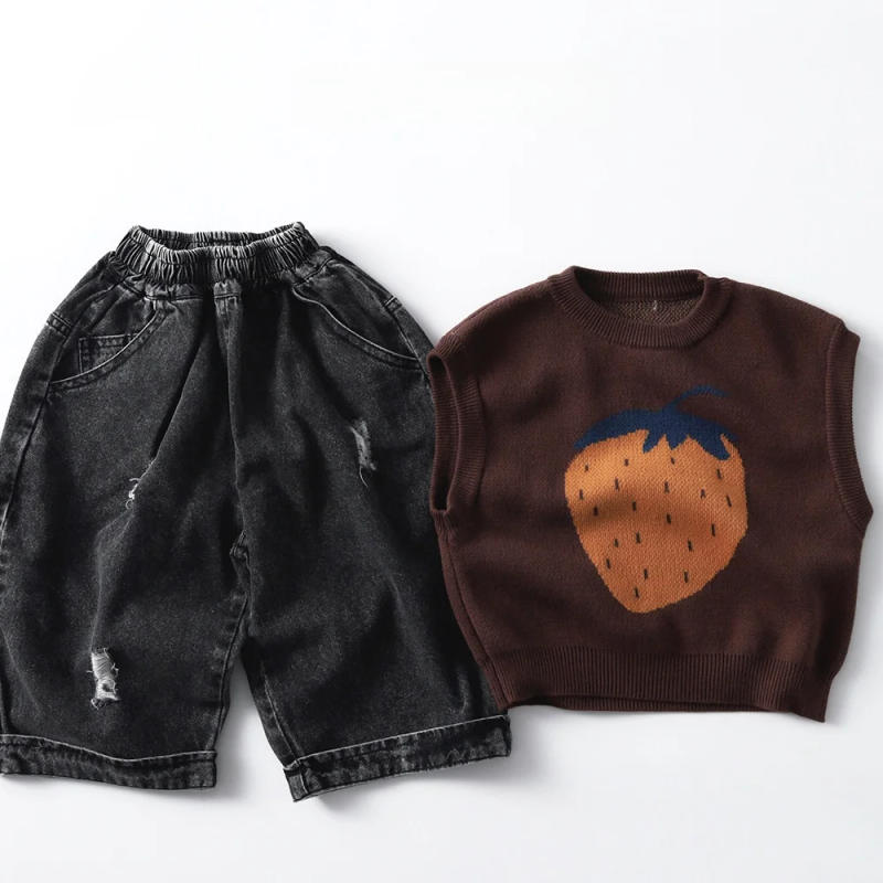 Description Picture 4 of item2025 Autumn Winter Kids Vest 100% Cotton Strawberry Embroidered Unisex Toddler Knit Sleeveless Tops Sweaters 1-7Y