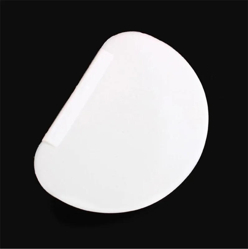 Description Picture 5 of itemRound Plastic Dough Pizza Cutter Pastry Slicer Blade Dough Scraper for Cake Bread Pasty Scraper Kitchen Tools baking accessories