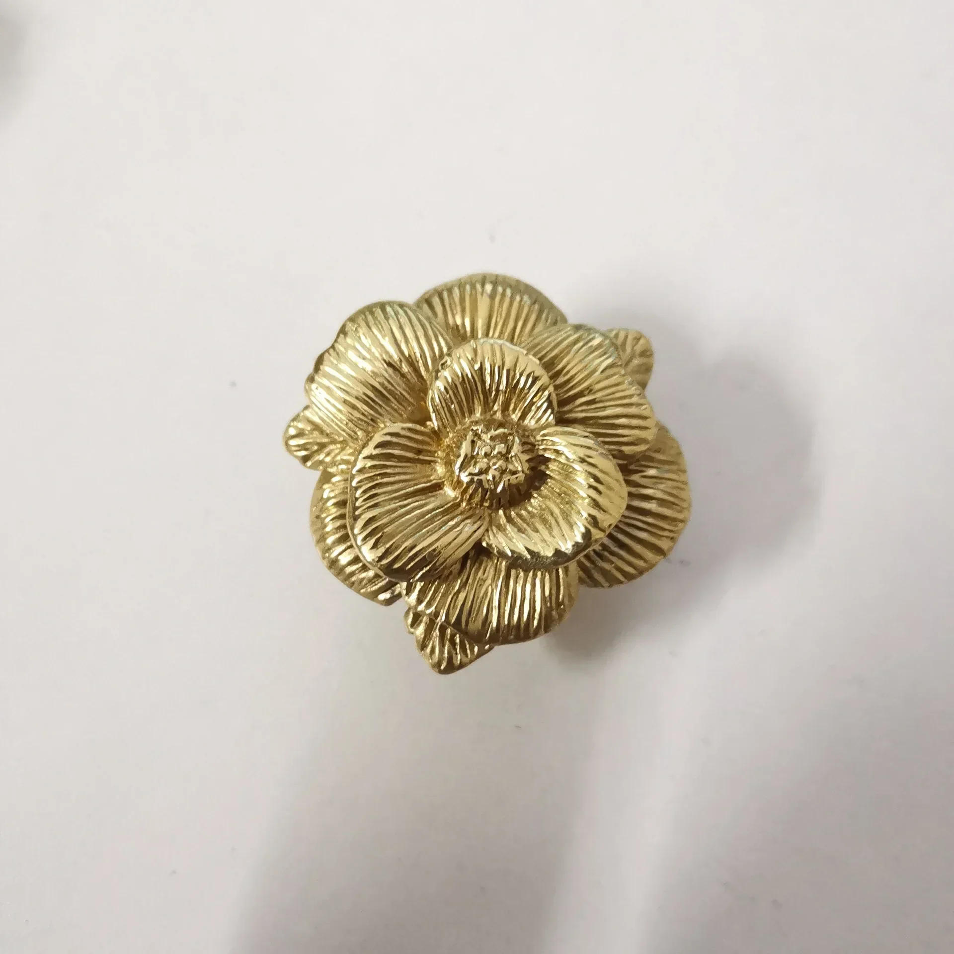 Description Picture 6 of itemRetro Brass Rose Flower Drawer Cabinet Door Handle Wardrobe Tea Caddy Jewelry Box Knob Decor Pulls Furniture Handle Hardware