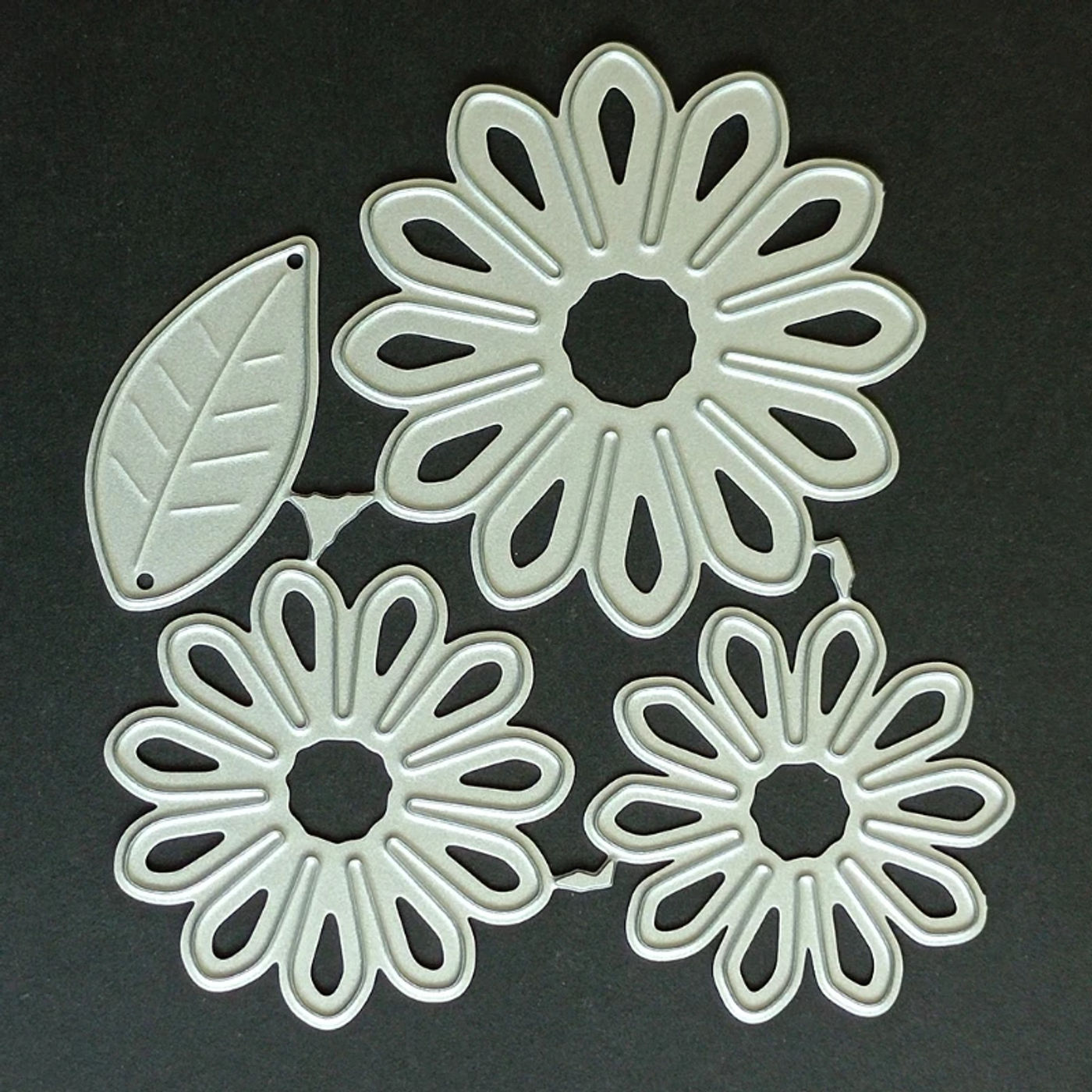 Description Picture 4 of itemFlowers Metal Cutting Dies Stencil DIY Scrapbooking Album Paper Card Template Mold Embossing Craft Decoration