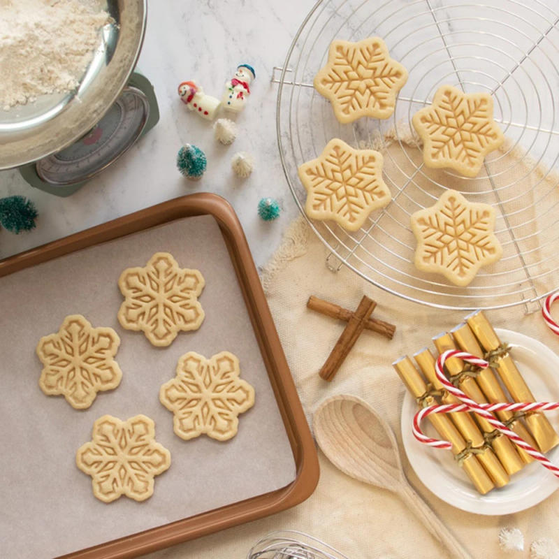 Description Picture 4 of itemChristmas Cookie Cutter Xmas Snowflakes Santa Claus Fondant Biscuit Embossing Mold DIY Plastic Pastry Baking Mould Kitchen Tools