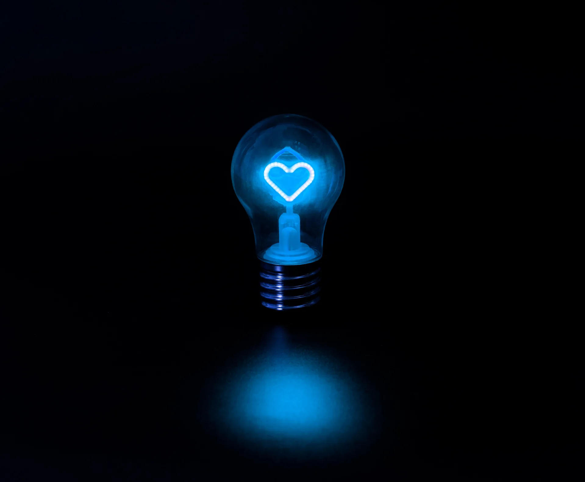 Description Picture 6 of itemLED A70 5V USB Rechargeable Light Bulb Beautiful RGBW Love Dimming Couple Gift Creative Decorative Color Lamp Bedroom