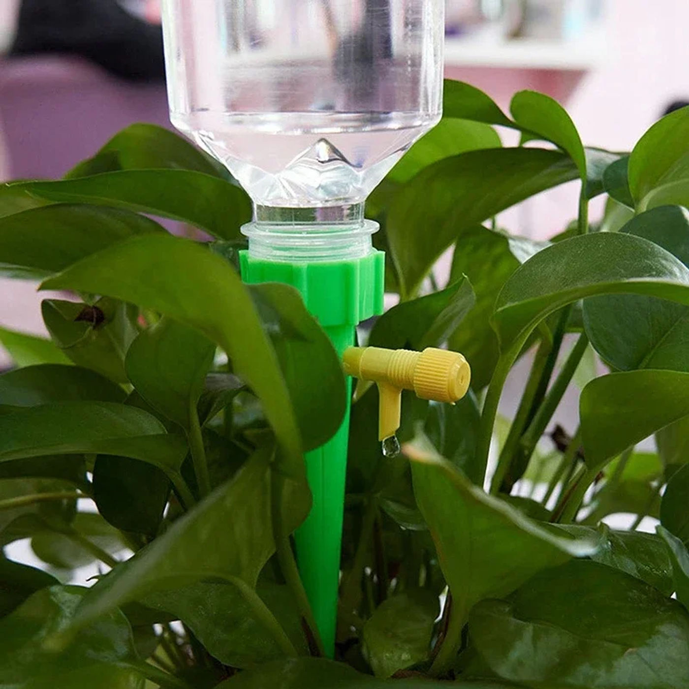 Description Picture 4 of itemAutomatic Drip Irrigation System Self Watering for Flower Plants Greenhouse Garden Adjustable Auto Water Dripper Device