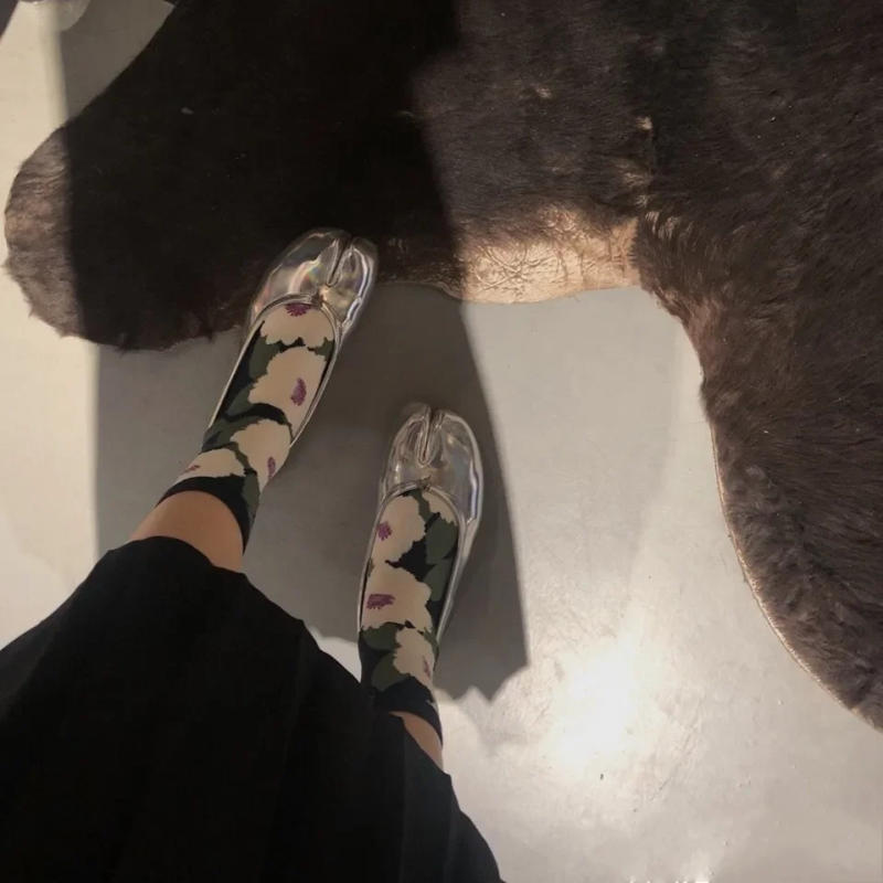 Description Picture 5 of itemColorful Cartoon Combed Cotton Women's Two Toe Socks Grapes Waves Carp Japanese Harajuku Funny Cute Sandals Tabi Socks Sokken