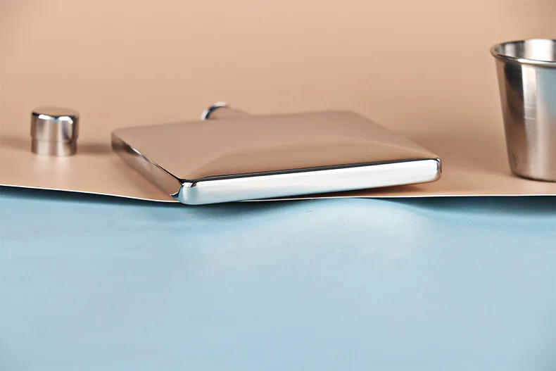 Description Picture 4 of itemExquisite 4OZ Flat Hip Flasks High Quality Stainless Steel Whiskey Wine Pot for Outdoor Travel Portable Square Alcohol Container