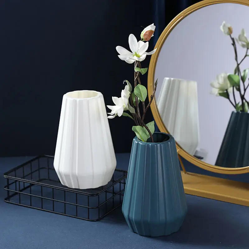 Description Picture 5 of itemMorandi Plastic Vase Living Room Decoration Ornaments Modern Origami Plastic Vases for Flower Arrangements Home Decoration