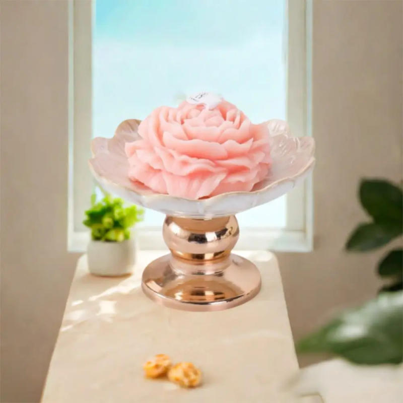 Description Picture 3 of itemHome Decoration European Style Ceramics Candle Stand Light Luxury Romantic Candle Holder Exquisite Candlestick Office