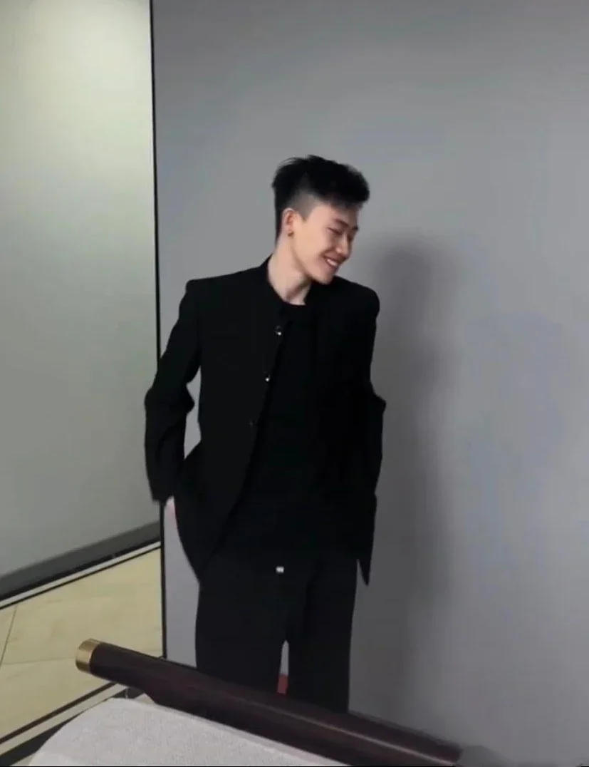 Description Picture 5 of itemChinese Coats Long Man Suits and Blazers Single Breasted Jacket for Men Casual Fashion 2024 Original Clothing Menswear Elegant