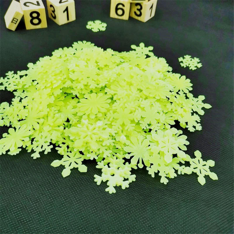 Description Picture 5 of itemVivid Luminous Snowflake Pvc Sticker Glow In Dark Fluorescent Wall Art Xmas Festival Birthday Party Home Decoration Window Decal