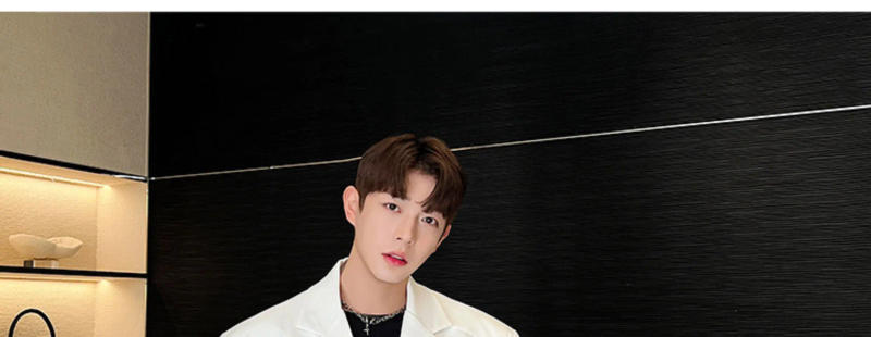 Description Picture 5 of itemLUZHEN 2024 Korean Splicing Multi-pocket Design Blazers Spring Personality Fashion Elegant Solid Color Men's Suit Jacket LZ1590