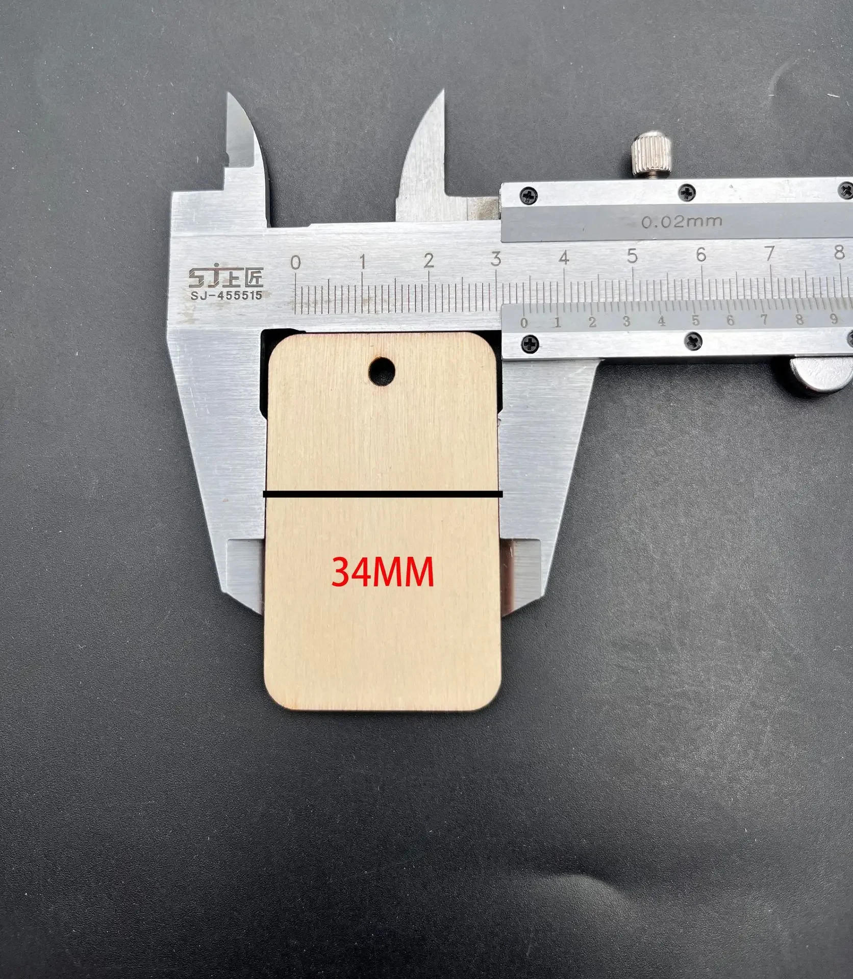 Description Picture 3 of item25/50/100Pcs Blank Wooden Hanging Label with Rope Unfinished Wood Slice Gift Tags Wedding Party Decor DIY Bookmark Crafts