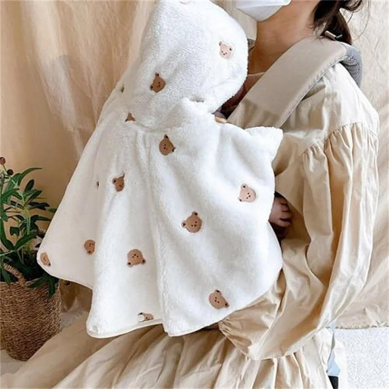 Description Picture 6 of item2023 Winter Baby Hooded Cloak Baby Girl Coat Infant Outfit Windproof Coral Velvet Blankets for Newborn Embroidered Baby Clothes