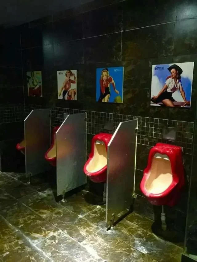 Description Picture 2 of itemKreatywna alternatywna osobowość piękna kobieta czerwone usta ludzki usta wiadro na pisuar wiadro na pisuar