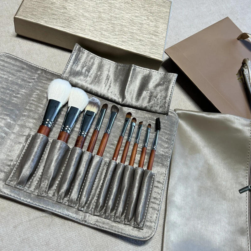 Description Picture 4 of itemMakeup Brush High End Leather Bag Gentle Hair Super Fit Storage Elegant  Brand Quality Super Luxury Gifting Super Attractive