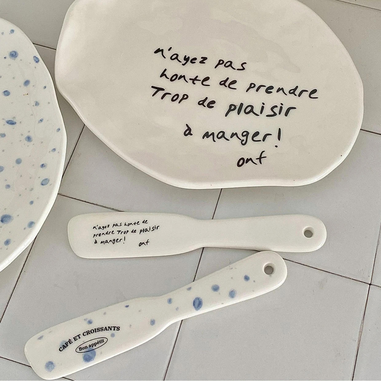 Description Picture 4 of itemCeramic Plate Dinner Set INS Lovely Tulip Donuts Butter Cheese Knife French Dessert Plate Jam Cream Spatula  Wedding Tableware