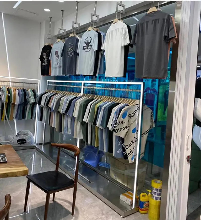 Description Picture 5 of itemCurved jewelry display case Gold jewelry glass counter display case stainless steel round jewelry store product display case