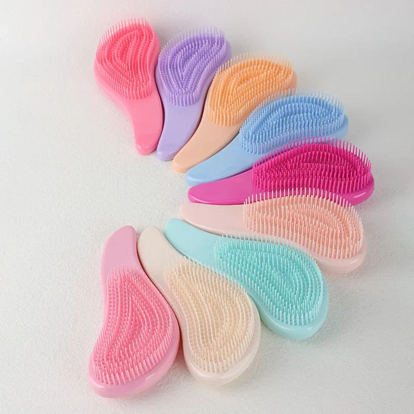 Description Picture 2 of item1pcs Handle Comb Hot Magic Anti Static Massage Hair Brush Tangle Detangle Shower Massage Comb Salon Hair Styling Tool Hairbrush