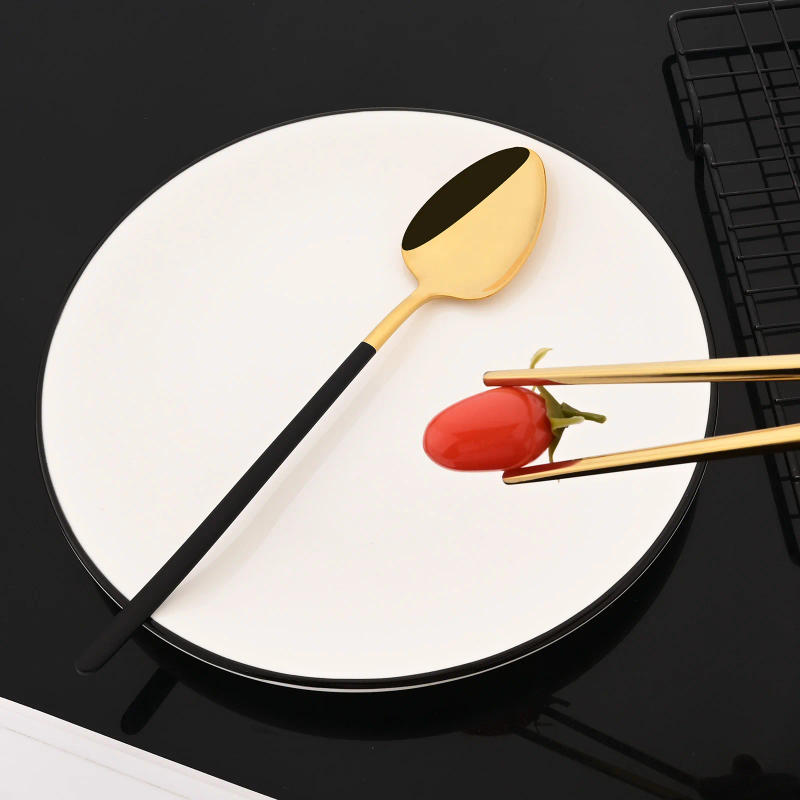 Description Picture 5 of itemKorean 8Pcs Tableware Set High Quality Stainless Steel Dinner Set White Gold Luxury Dinnerware Spoon Chopsticks Cutlery Set