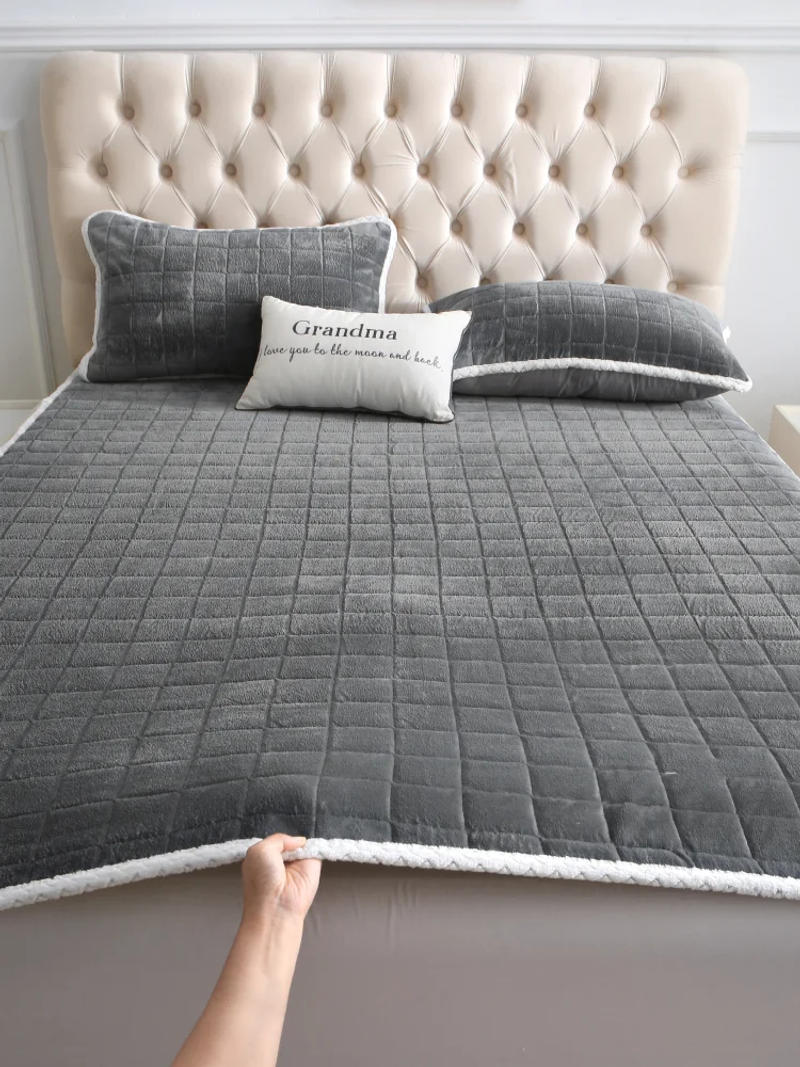 Description Picture 2 of item1pc Velvet Quilted Mattress Topper with Elastic Band, Thickened Warm Non-Slip Mattress Cover for Bed Sleeping, Camping, Floor