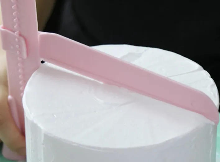 Description Picture 5 of itemCake Screed Adjustable Height Scraper Spatulas Edge Smoother DIY Cake Decoration Accessories Level Rotating Cake Scraper