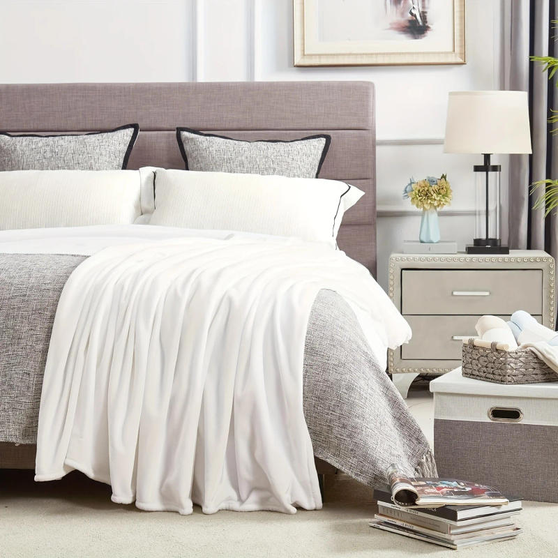 Description Picture 5 of item1pc Coral Fleece Blanket Simple Grey Blanket Soft Warm Throw Blanket Nap Blanket for Sofa Bed Camping Trip Office Pet Dog