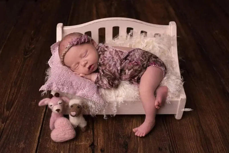 Description Picture 3 of itemNewborn Bed Newborn Photography Porps Chair Bed Photography Posing Assisted Sofa Baby Photoshoot Props 0-1 M Baby Bed