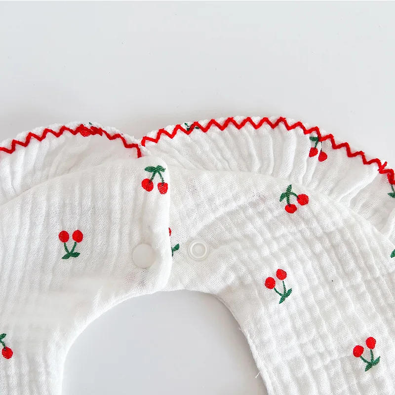 Description Picture 4 of itemKorean Style New Round Lace Baby Bibs Breathable Gauze Baby Saliva Towel 0-2 Year Old Floral Rabbit Burp Cloths Fake Collar