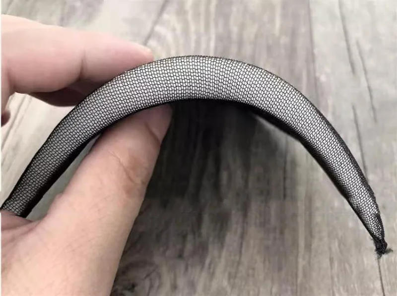 Description Picture 4 of item1pair 1cm Soft Good Ductility White Black Comfortable Sponge Shoulder Pad Sew Shirt Coat Sweater Decorate Supplies