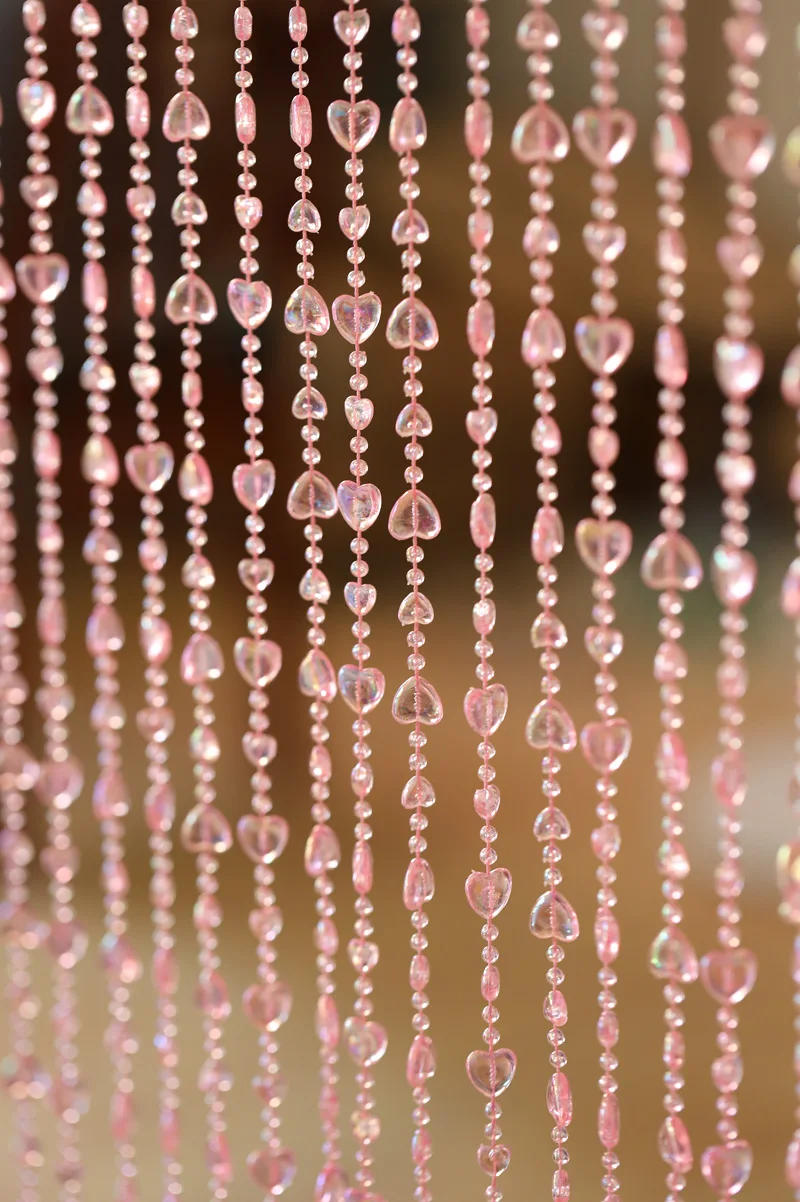 Description Picture 2 of itemHome Decor Door Curtain Romantic Love Heart Acrylic Bead Curtain Wedding Party Window Balcony Garden DIY Decoration Accessories