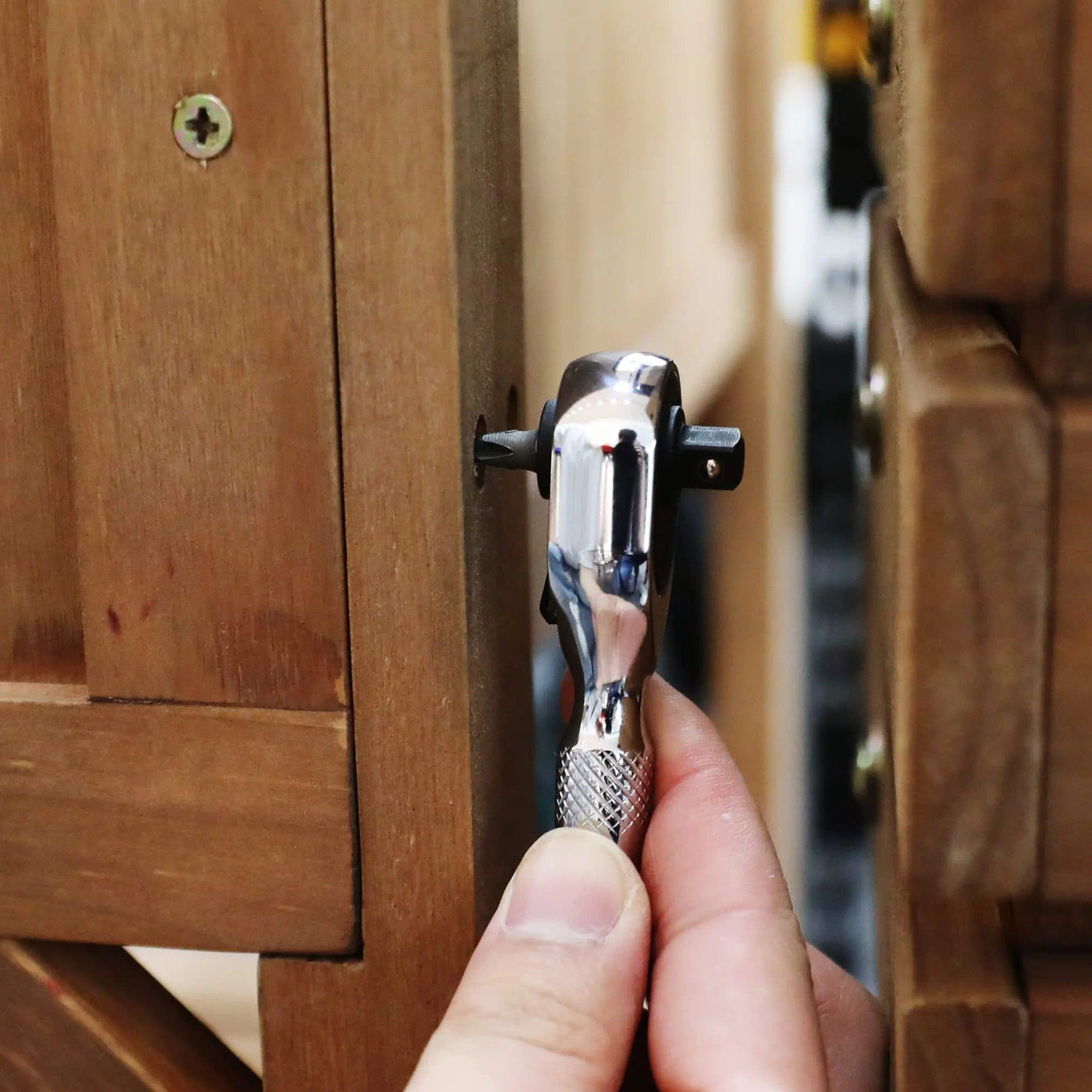 Description Picture 6 of itemSenNan 1/4" Drive Stubby Ratchet Mini Quick Release Square Head Spanner Two-way Ratchet Socket Wrench 72Tooth Portable Hand Tool