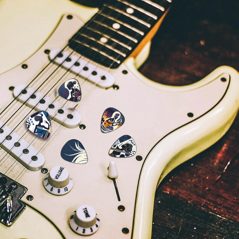 Description Picture 6 of item12pcs New 0.46/0.71/1.0Mm Guitar Paddles Cartoon Couples Acoustic Guitar Picks Musical Instrument Accessories Pick Guitar