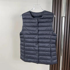A light and thin down inner liner, a vest worn under a lady's waistcoat for warmth, solid color round-neck waistcoat with variab