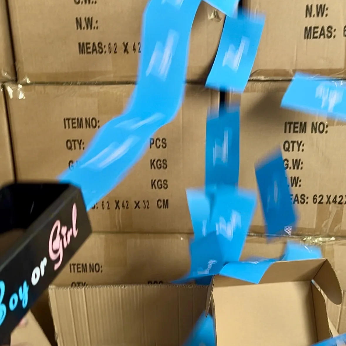 Description Picture 2 of itemGender Reveal Party Boy or Girl Baby Shower Confetti Cannon Spit Card Gun Spray Card Party Supplies Decoration First Birthday FX