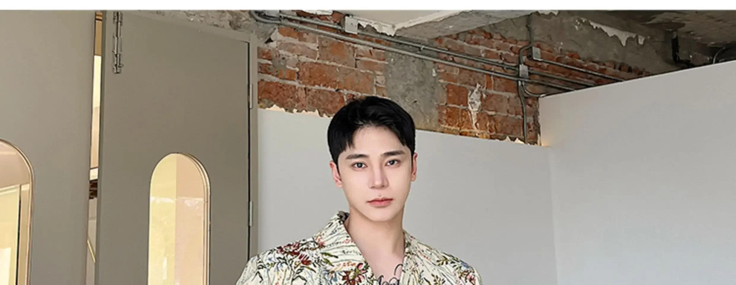 Description Picture 5 of item2024 Spring Trendy Original Floral Print Niche Design Men's Blazer Jacket Asymmetric Shoulder Pad Male Suit Coat 3cb11b