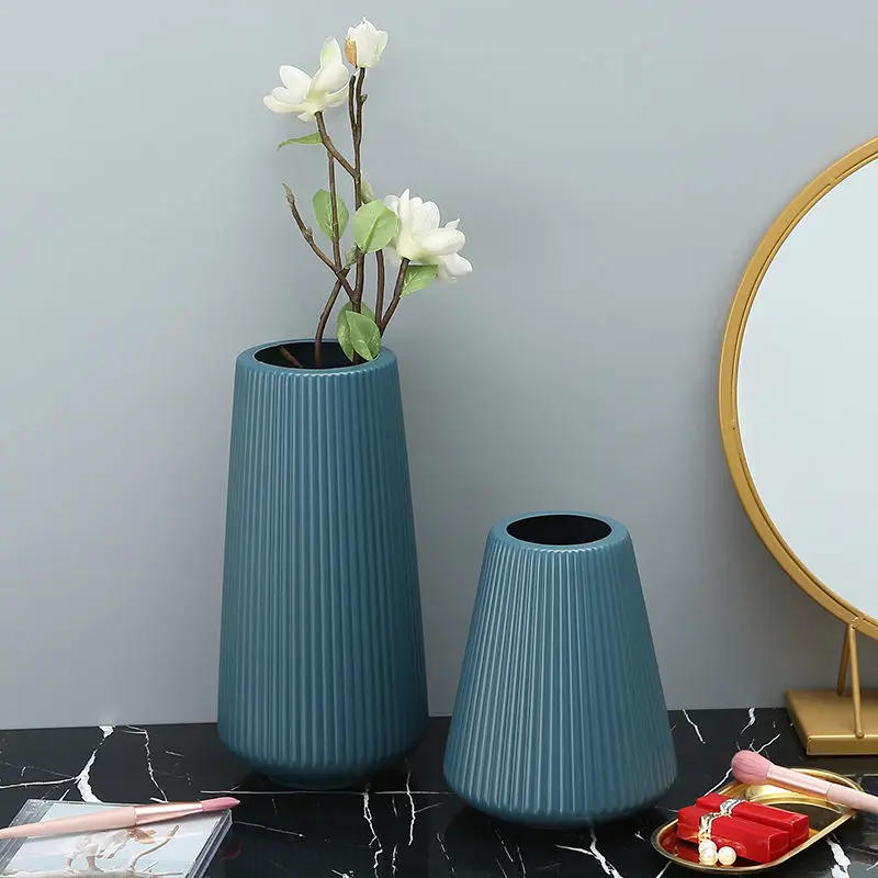 Description Picture 3 of itemMorandi Plastic Vase Living Room Decoration Ornaments Modern Origami Plastic Vases for Flower Arrangements Home Decoration