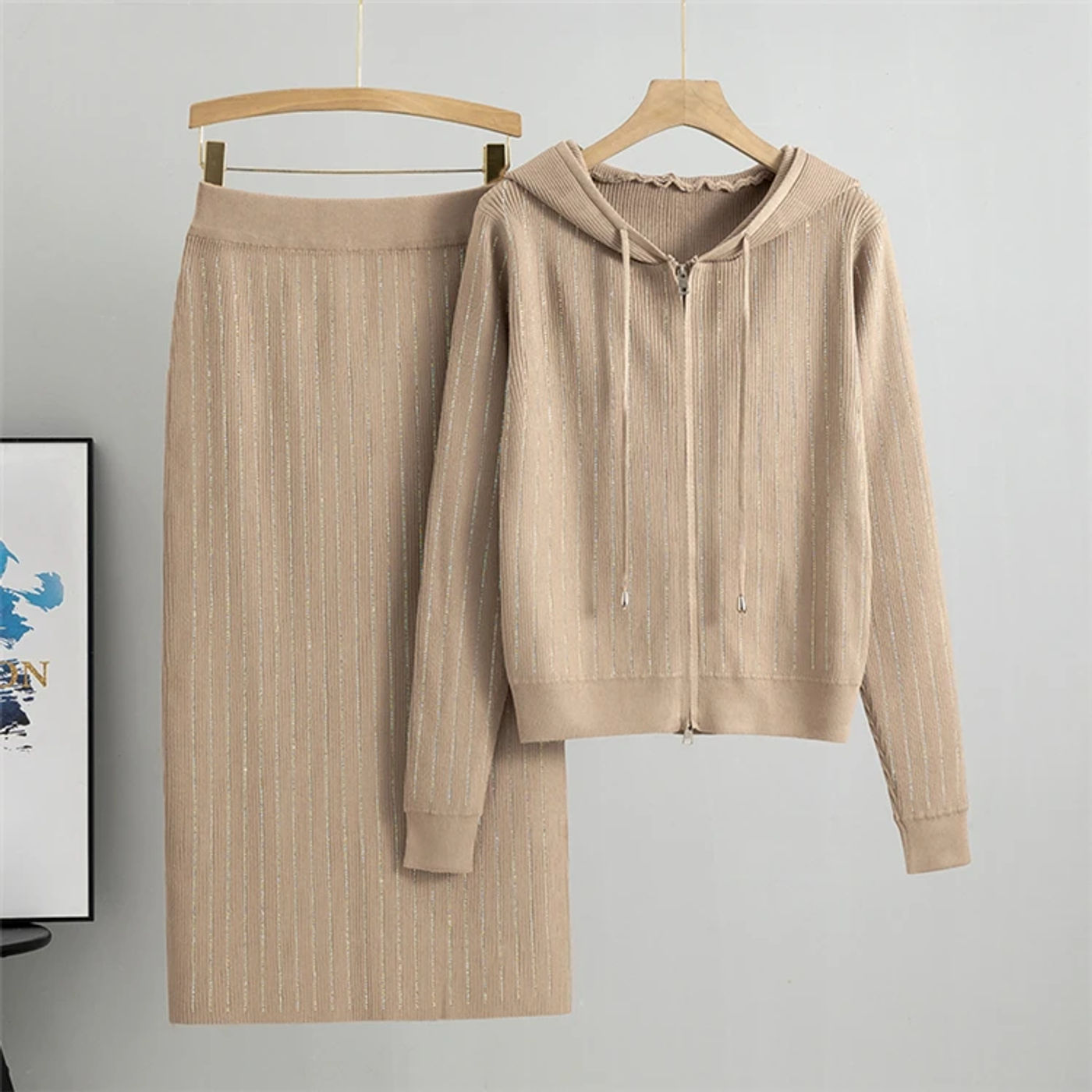 Description Picture 3 of item2025 new women's Knitted Cardigan High Waisted Buttocks Wrapped  Skirt 2 Piece Suits Luxury Hot Diamond Fashion Sets