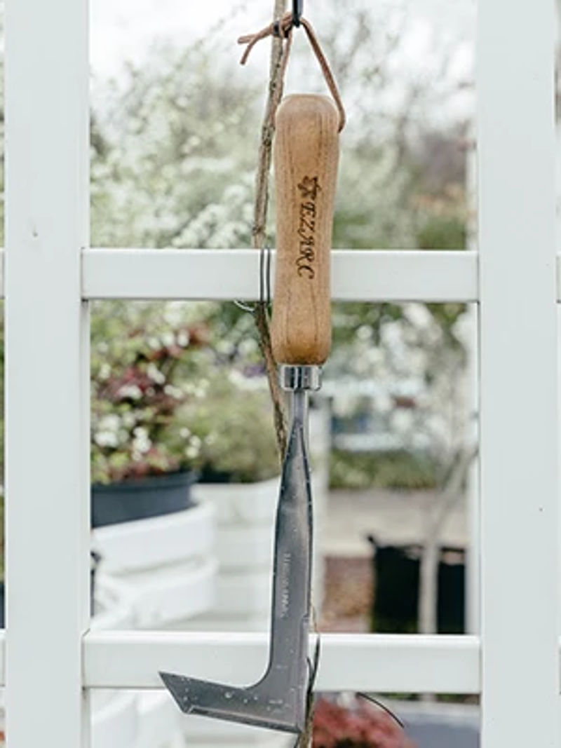 Description Picture 3 of itemEZARC Crack Weeder Crevice Weeding Tool 11.2" Stainless Steel Manual Weeder L-Shaped Puller Spatula Weeding Sickle