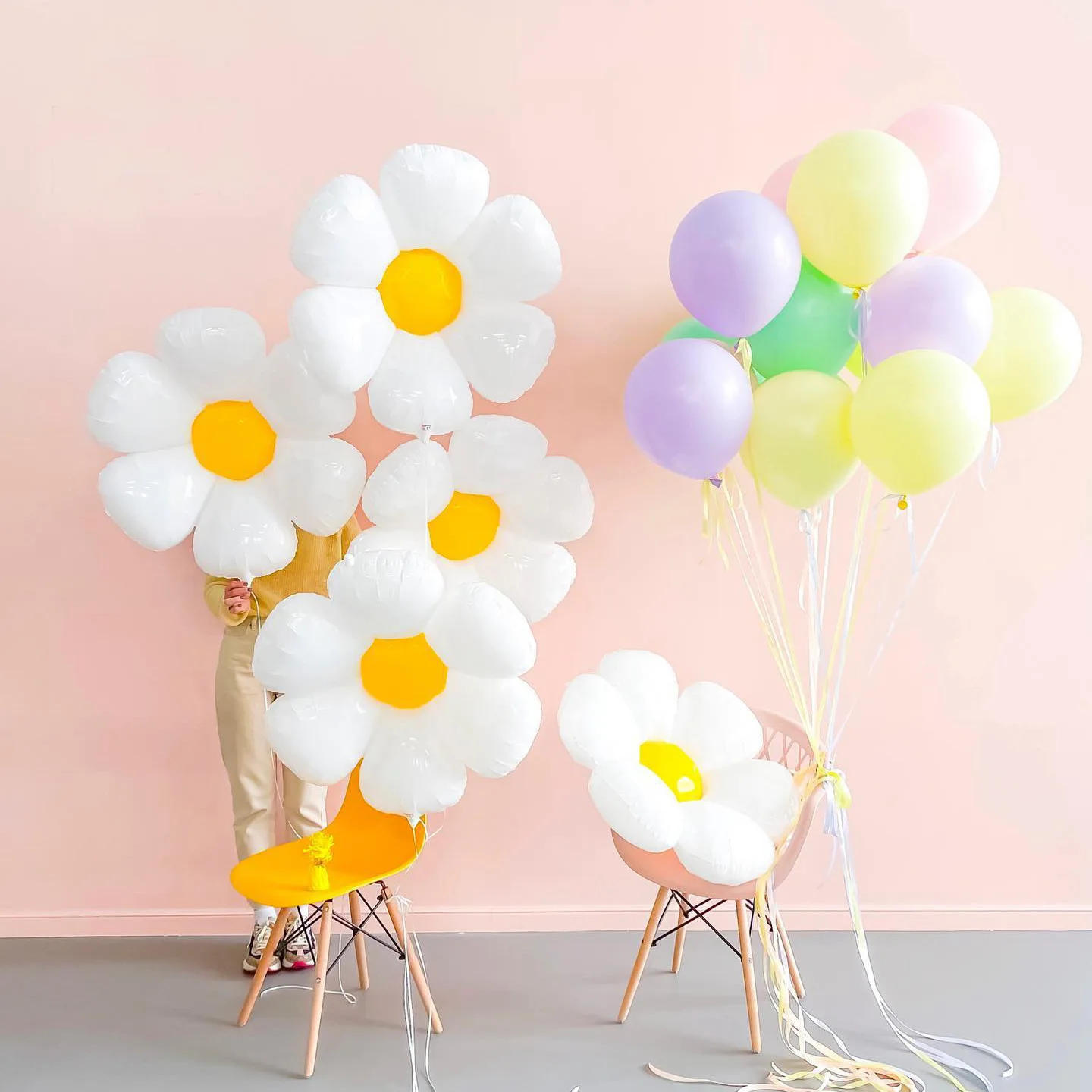 Description Picture 3 of item1/3Pcs Daisy Flower Balloons Multi Size Foil Balloon Number Balloons Kids Birthday Wedding Decorations Bedroom Decors Photo Prop