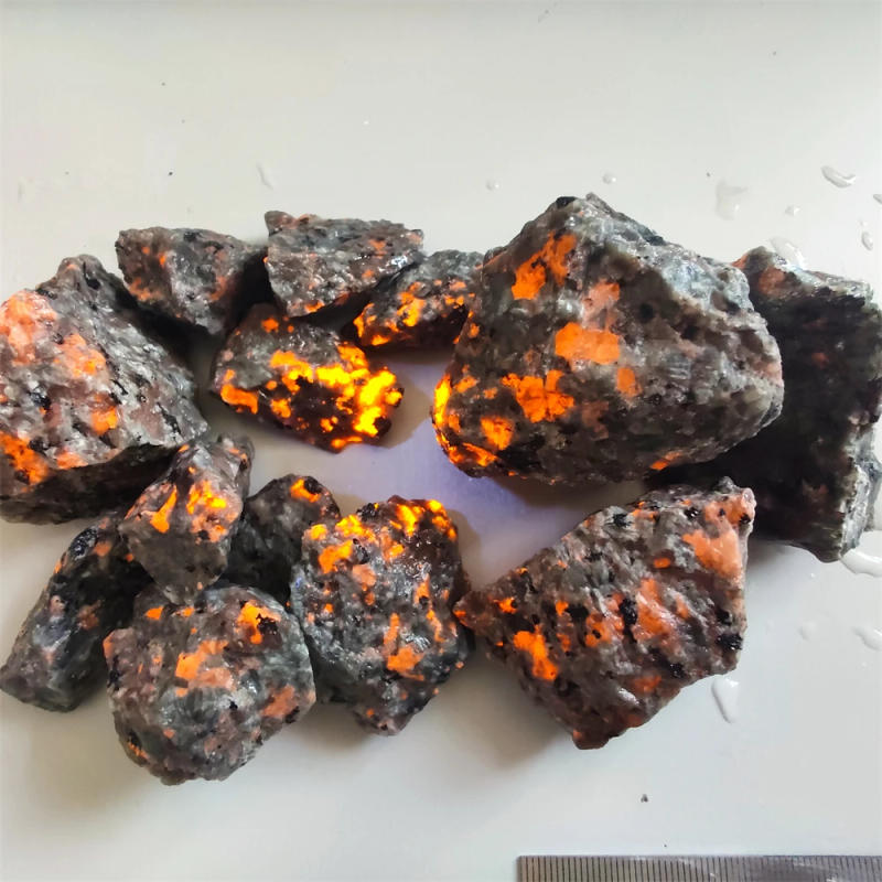Description Picture 4 of itemNatural Yooperlites Flame Stone Syenite Decor Stone Fluorescent Sodalite Mineral Rough Crystal Long-wave UV Collection Specimens