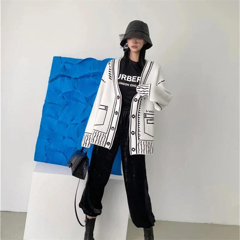 Description Picture 6 of itemPrint Graffiti Cardigan Women Long Sleeve Top Y2K Loose V-neck Sweater Autumn Winter Streetwear Knitted Female Cardigans Coat