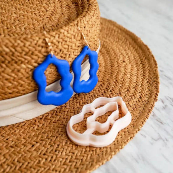 Slide 428fb05c0a774c3fbc32b2dbf8a0cd20