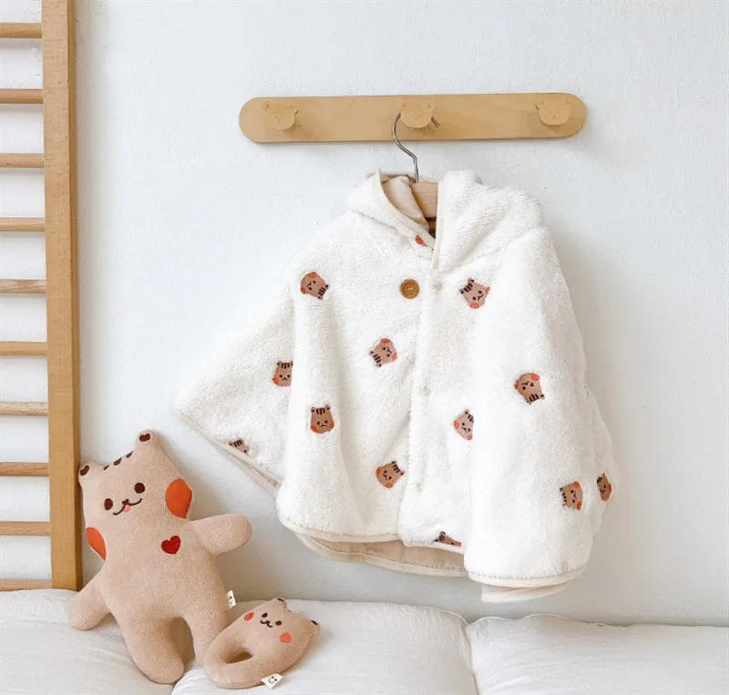 Description Picture 4 of item2023 Winter Baby Hooded Cloak Baby Girl Coat Infant Outfit Windproof Coral Velvet Blankets for Newborn Embroidered Baby Clothes