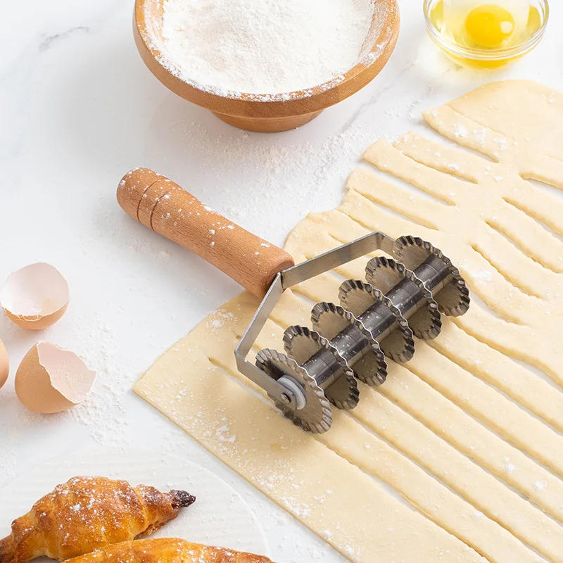 Description Picture 4 of itemStainless Steel Pastry Lattice Cutter Dough Cookie Pie Pizza Bread Pastry Roller Cutter with Wood Handle Pasta Tool DIY Bakeware