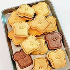 Cartoon Smiley Face Toast Biscuit Mould Bear Cat Fish Cookie Cutting Mold Fondant Cake Stamp Cookie Cutter Pastry Baking Tool