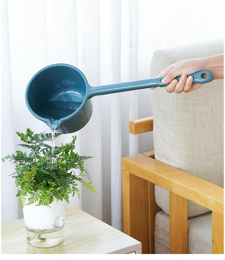 Description Picture 6 of itemLong Handle Water Scoops Portable All-purpose Washing Ladle Baby Bath Dipper Spoons Large Capacity Thick Kitchen Water Spoon