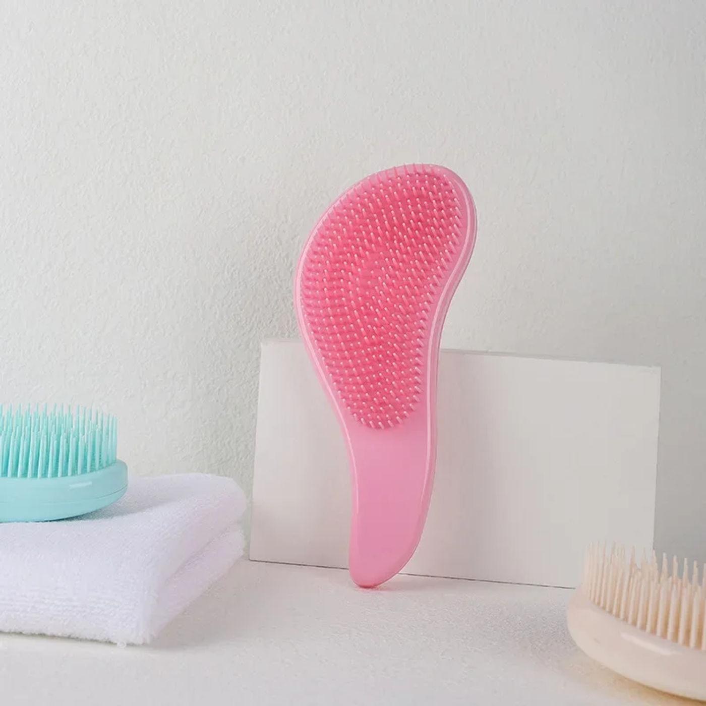 Description Picture 3 of item1pcs Handle Comb Hot Magic Anti Static Massage Hair Brush Tangle Detangle Shower Massage Comb Salon Hair Styling Tool Hairbrush